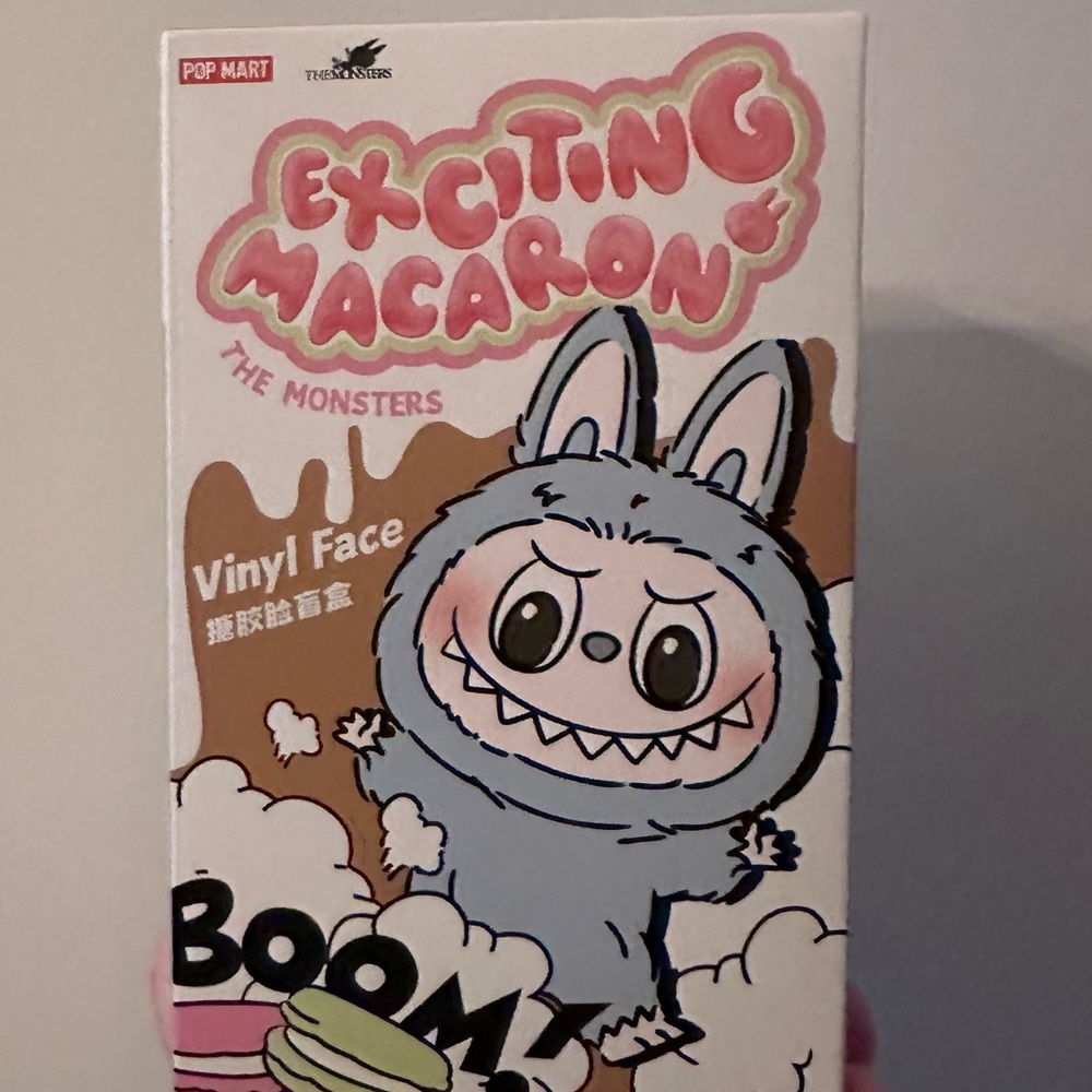 Exciting Macarons Vinyl Face - LABABU NIB